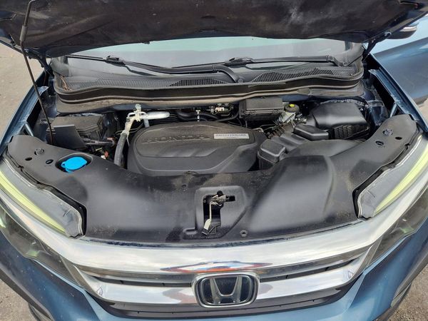 2019 HONDA PILOT EXL — Engine bay