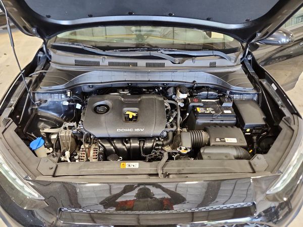 2020 HYUNDAI KONA SE — Engine bay