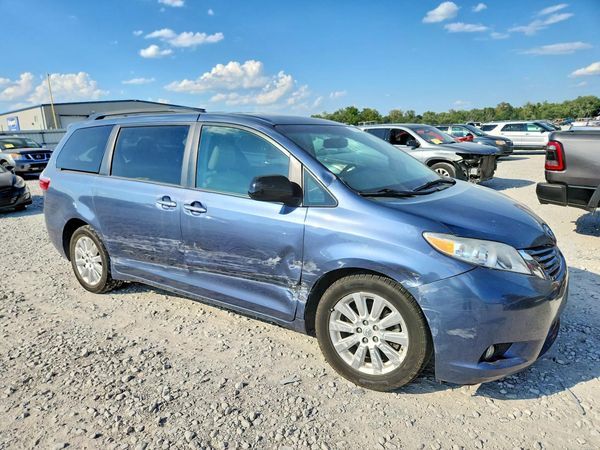 2015 TOYOTA SIENNA