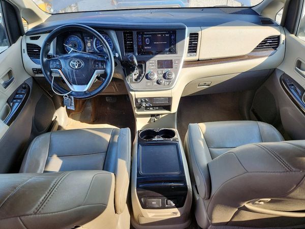 2015 TOYOTA SIENNA