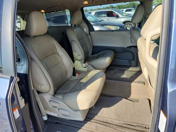 2015 TOYOTA SIENNA