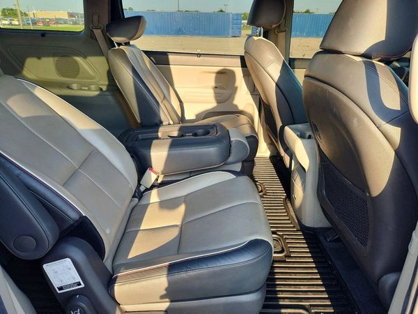 2017 KIA SEDONA LX
