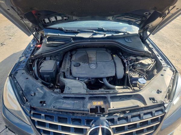 2014 MERCEDES-BENZ ML — Engine bay