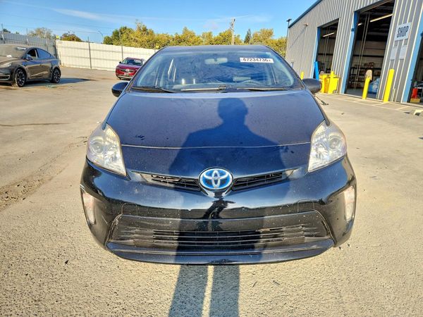 2015 TOYOTA PRIUS