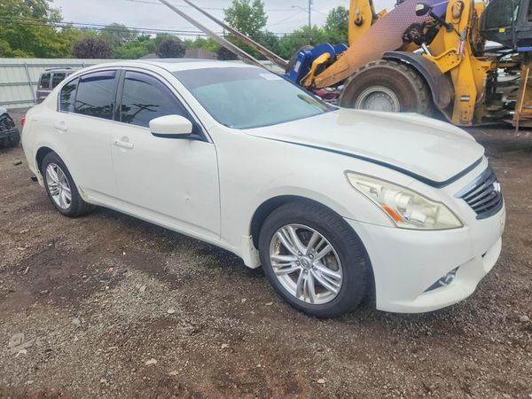 2012 INFINITI G37 — Passenger 3/4