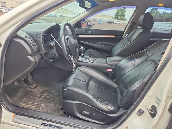 2012 INFINITI G37 — DENT