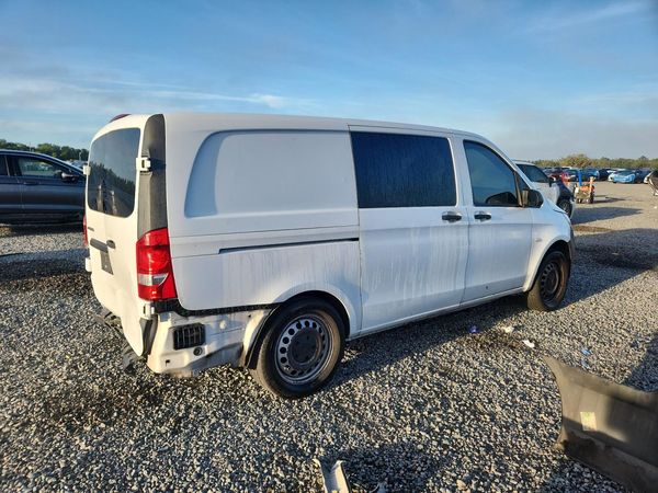 2017 MERCEDES-BENZ METRIS