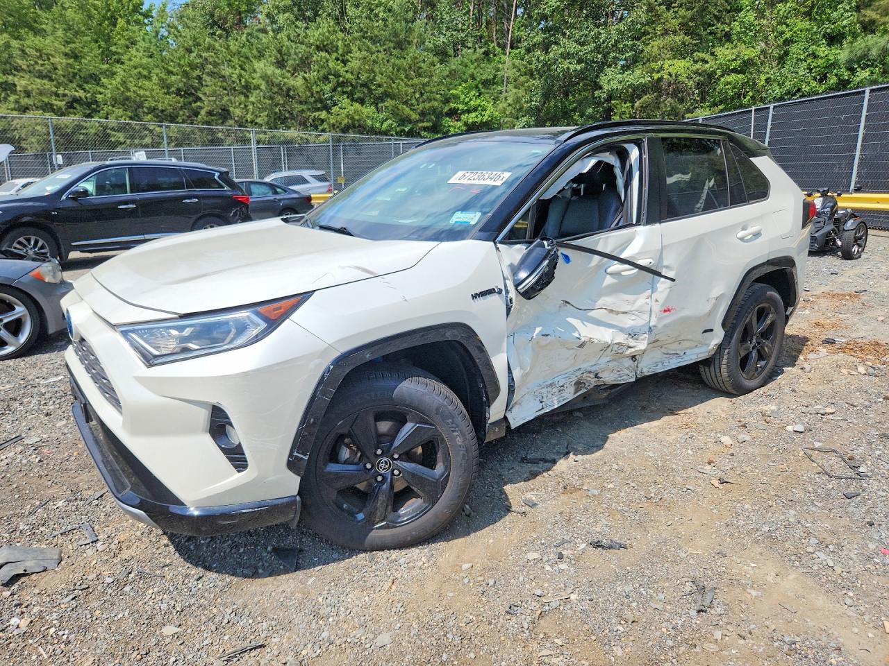 2019 TOYOTA RAV4 XSE HV 4WD — Front 3/4