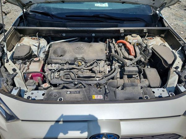 2019 TOYOTA RAV4 XSE HV 4WD — Engine bay