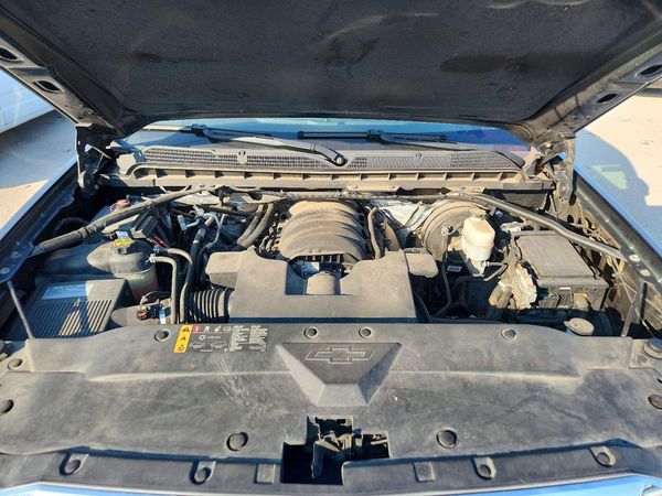 2018 CHEVROLET SILVERADO LT — Engine bay