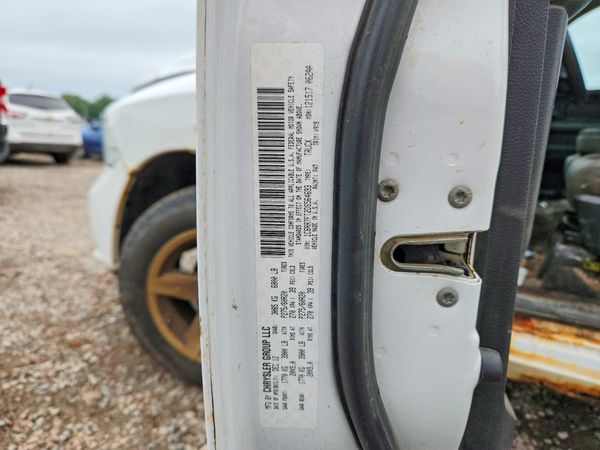 2013 RAM 1500 ST — VINS