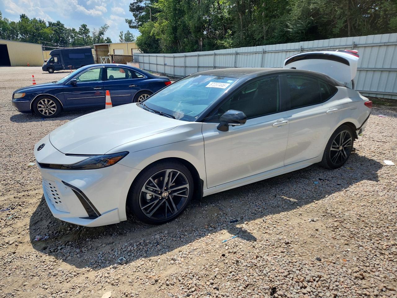 2026 TOYOTA CAMRY — Front 3/4