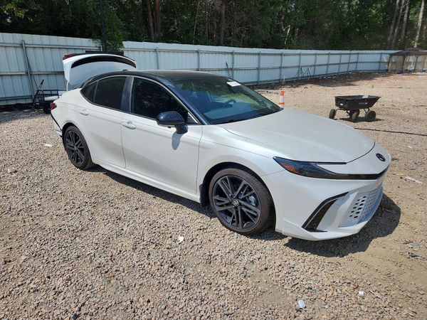 2026 TOYOTA CAMRY — Passenger 3/4