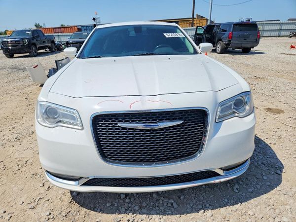 2017 CHRYSLER 300 Limited