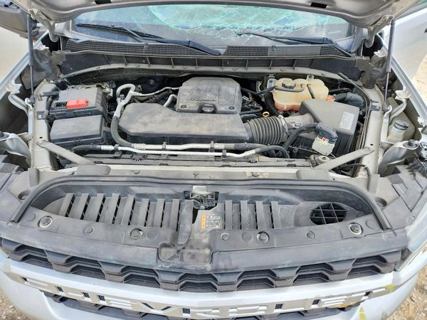 2020 CHEVROLET SILVERADO Custom — Engine bay