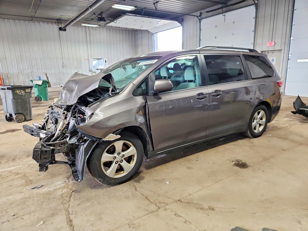 2015 TOYOTA SIENNA