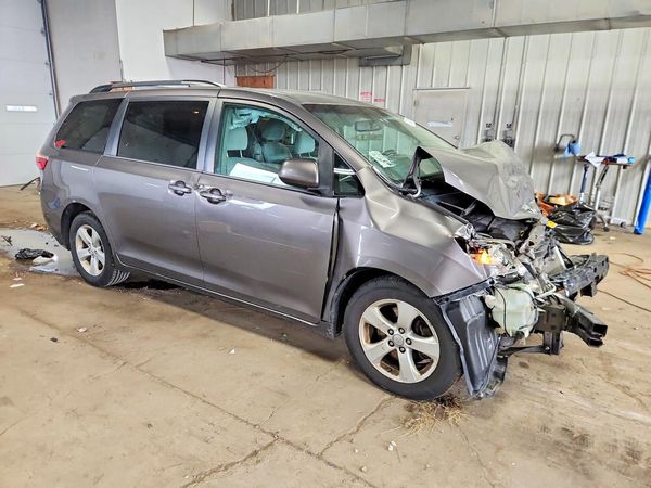 2015 TOYOTA SIENNA