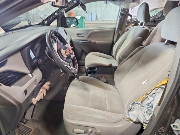 2015 TOYOTA SIENNA