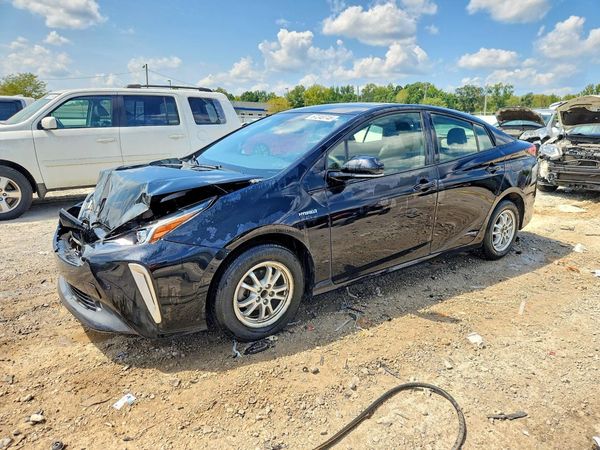 2020 TOYOTA PRIUS — Front 3/4