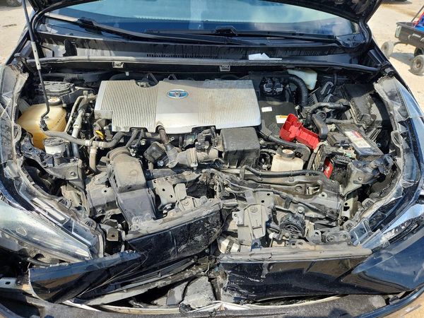 2020 TOYOTA PRIUS — Engine bay