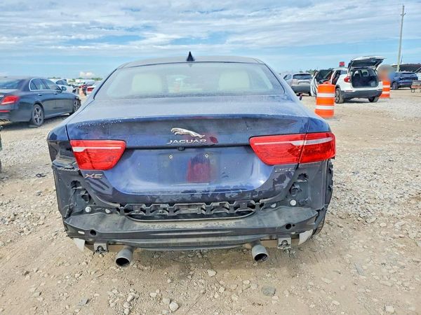 2018 JAGUAR XE