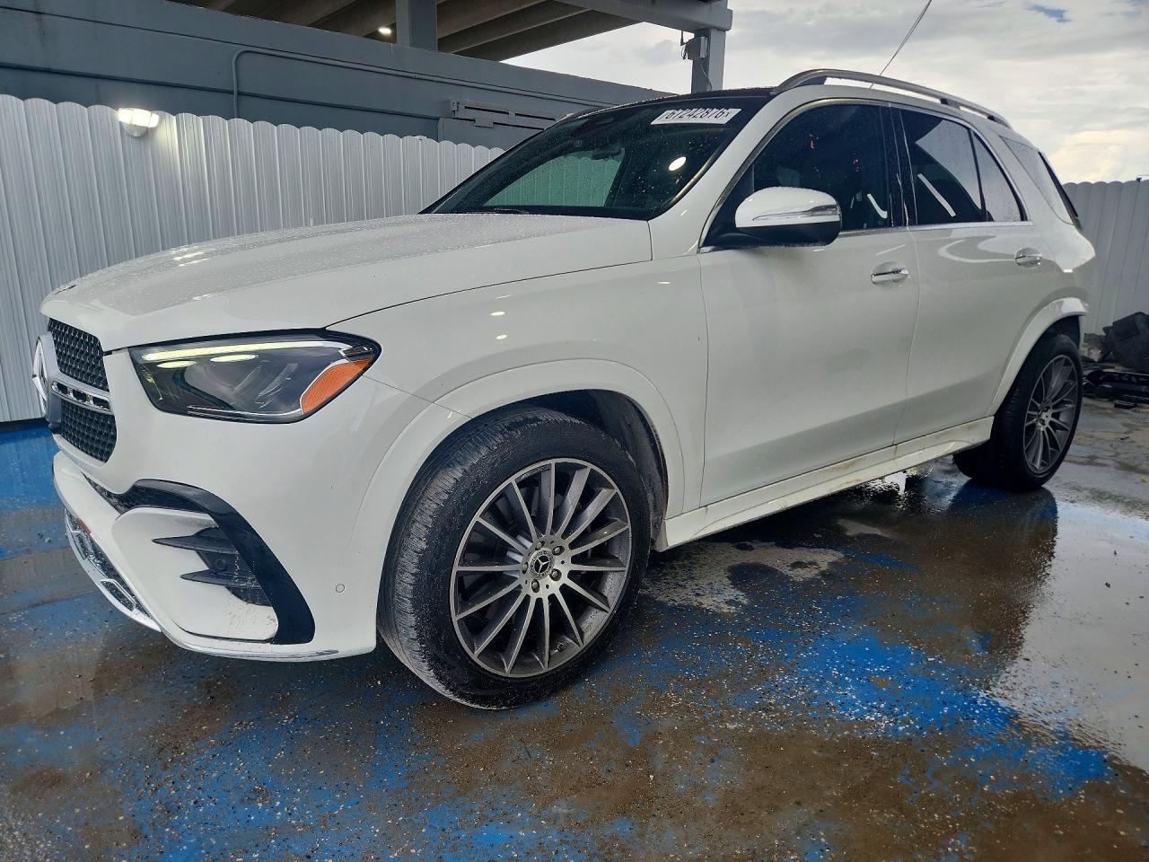 2025 MERCEDES-BENZ GLE — Front 3/4