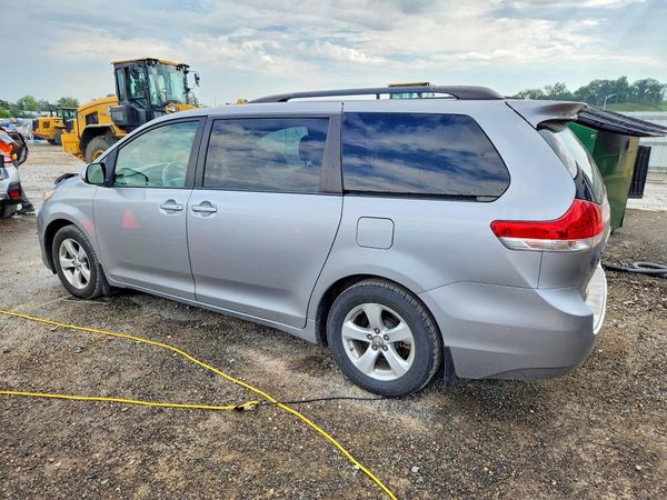 2014 TOYOTA SIENNA