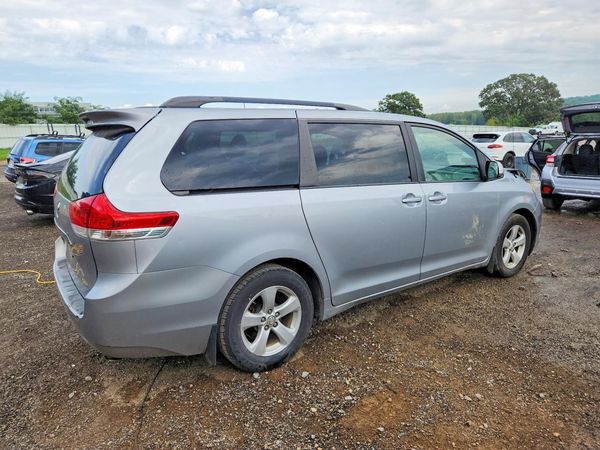 2014 TOYOTA SIENNA