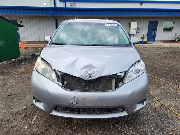 2014 TOYOTA SIENNA