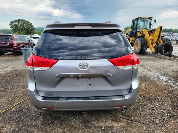 2014 TOYOTA SIENNA
