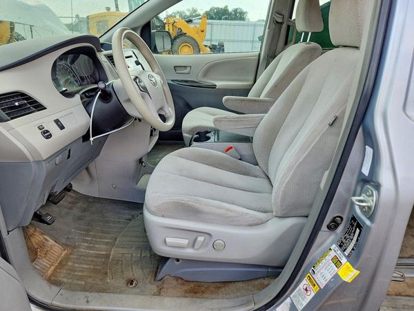 2014 TOYOTA SIENNA