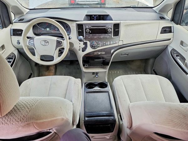 2014 TOYOTA SIENNA