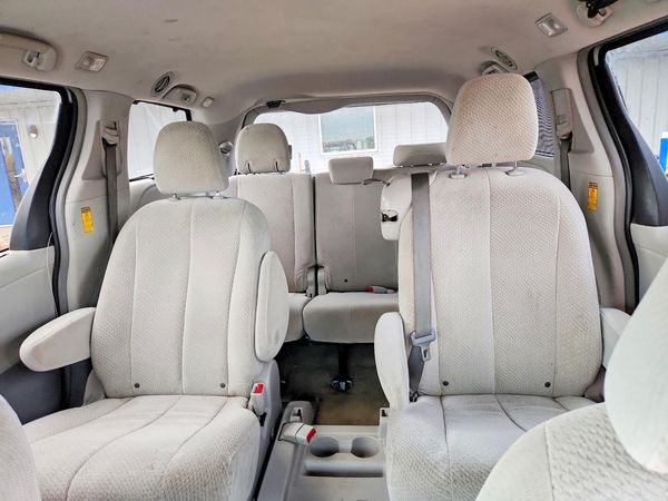 2014 TOYOTA SIENNA
