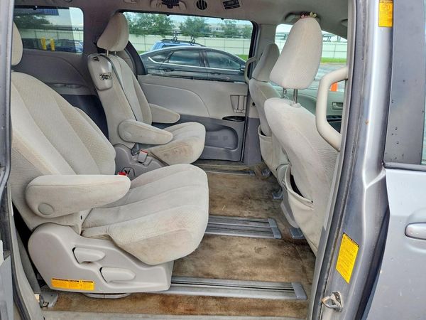 2014 TOYOTA SIENNA