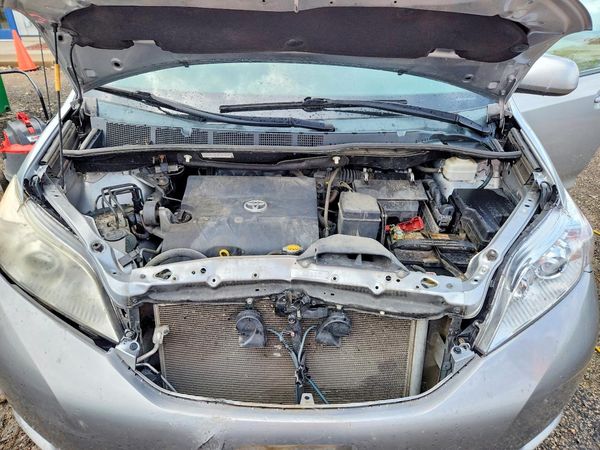 2014 TOYOTA SIENNA