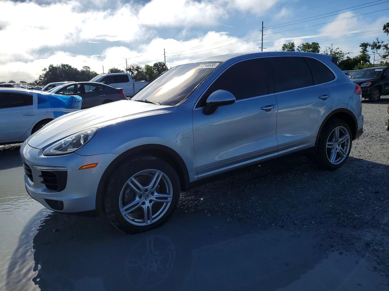 2016 PORSCHE CAYENNE