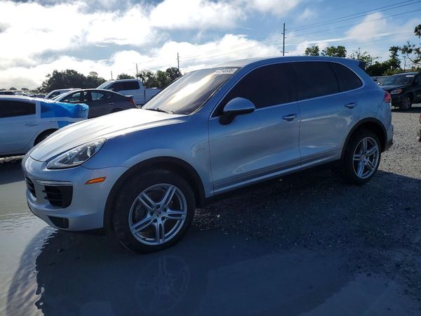 2016 PORSCHE CAYENNE
