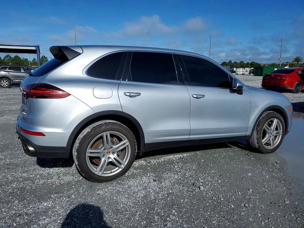 2016 PORSCHE CAYENNE