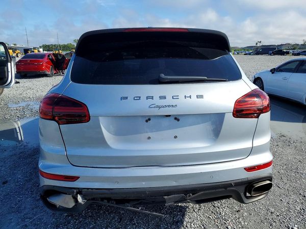 2016 PORSCHE CAYENNE