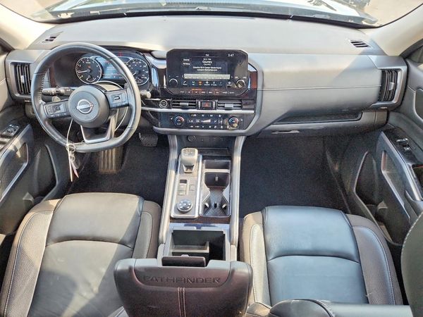 2023 NISSAN PATHFINDER SL