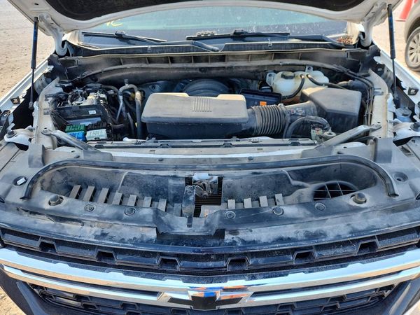 2023 CHEVROLET TAHOE FL — Engine bay