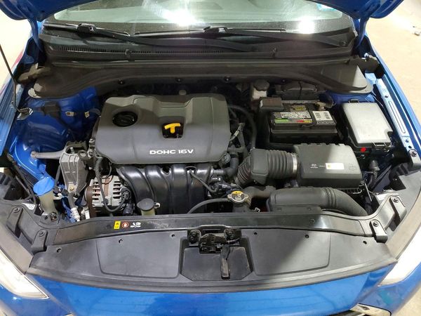2017 HYUNDAI ELANTRA — Engine bay