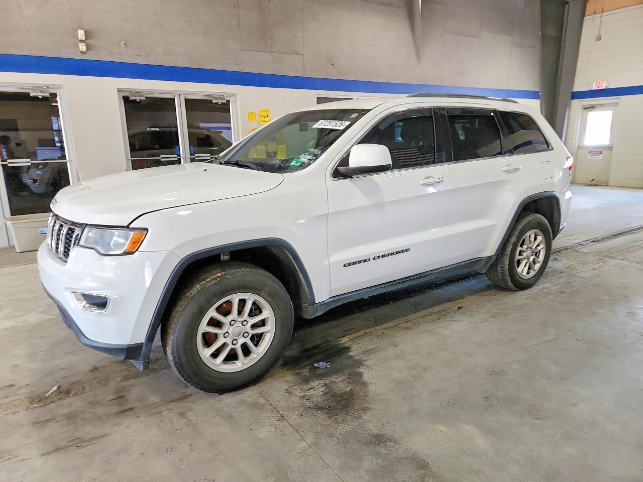 2018 JEEP CHEROKEE Laredo — Front 3/4