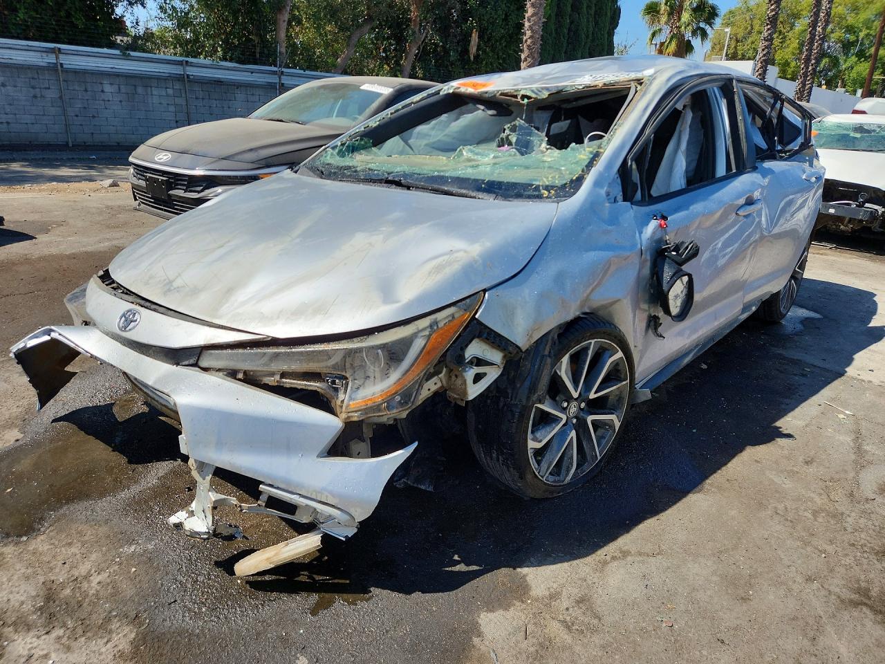 2020 TOYOTA COROLLA SE, CVT — Front 3/4