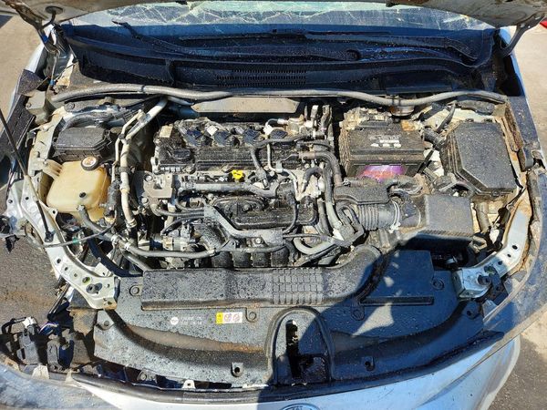 2020 TOYOTA COROLLA SE, CVT — Engine bay