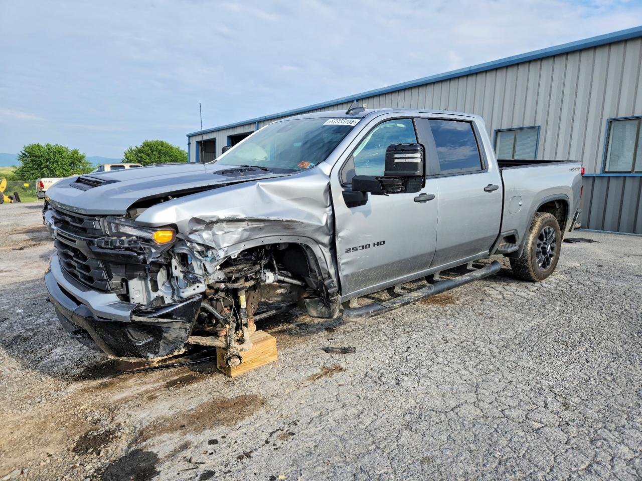 2026 CHEVROLET SILVERADO Custom — Front 3/4