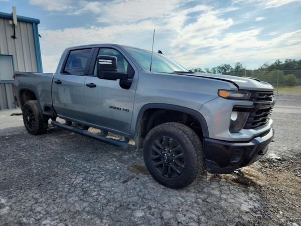 2026 CHEVROLET SILVERADO Custom — Passenger 3/4
