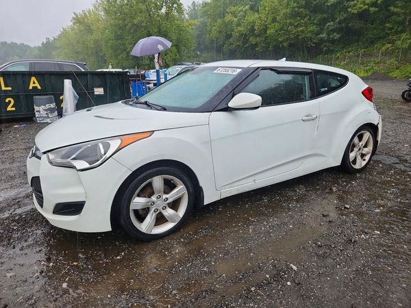 2013 HYUNDAI VELOSTER — Front 3/4
