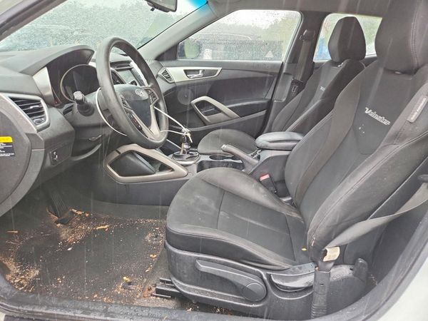 2013 HYUNDAI VELOSTER — DENT