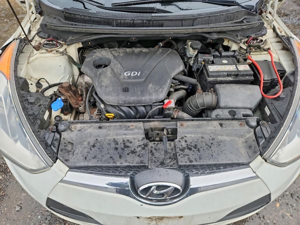2013 HYUNDAI VELOSTER — Engine bay